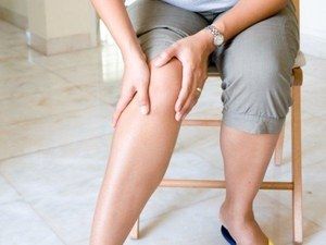 bol ispod koljena tijekom produženja nogu)