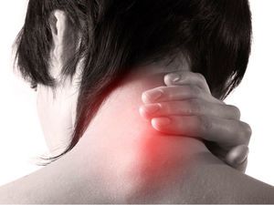 6 razloga boli u vratu